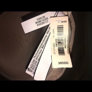 Victoria's Secret Intimates & Sleepwear - Victoria Secret Bra 38DDD Runs Small Victoria's Secret Intimates & Sleepwear - Victoria Secret Bra 38DDD Runs Small